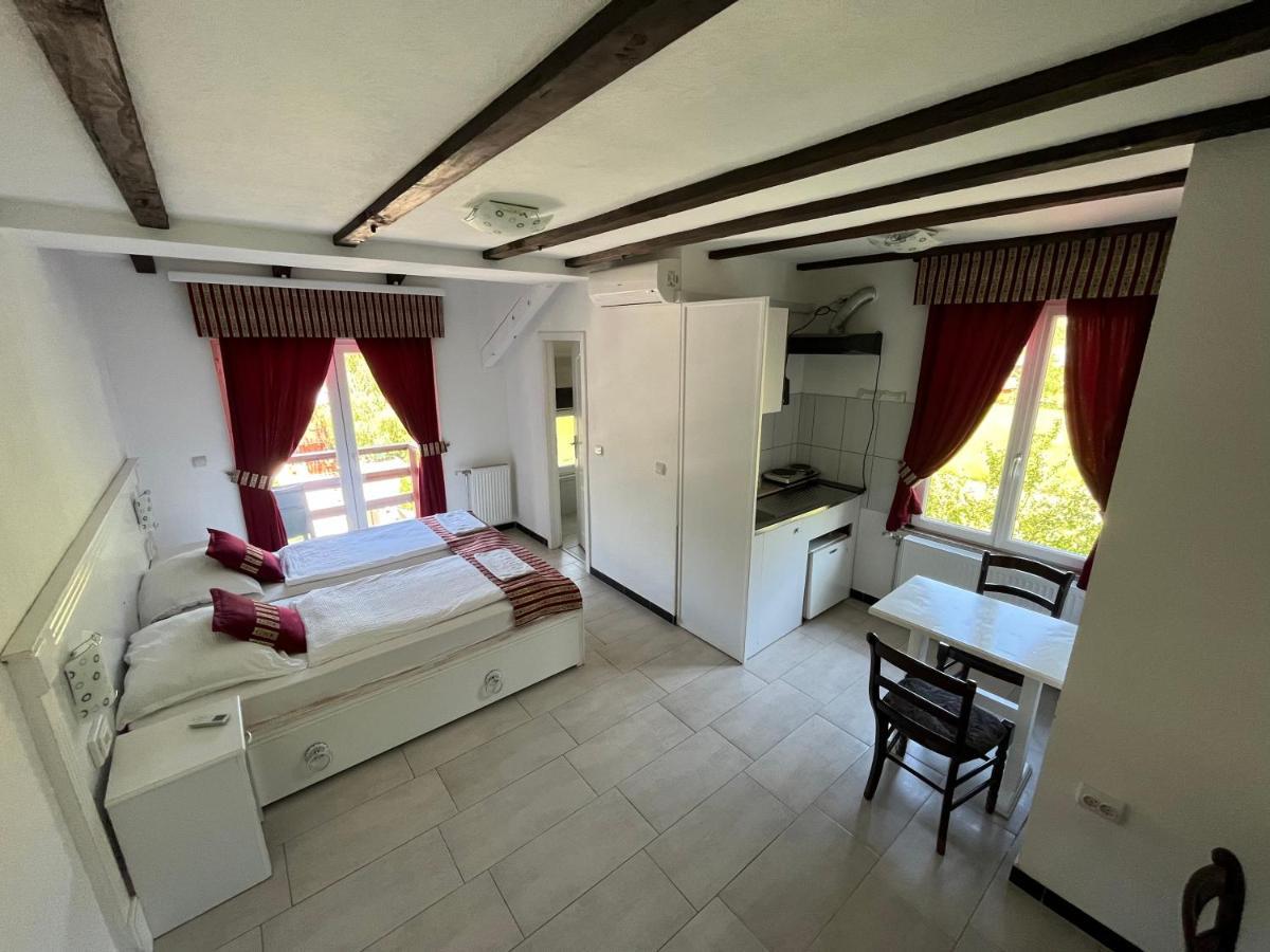 Rooms And Apartments Neron Bihac Lohovo 외부 사진