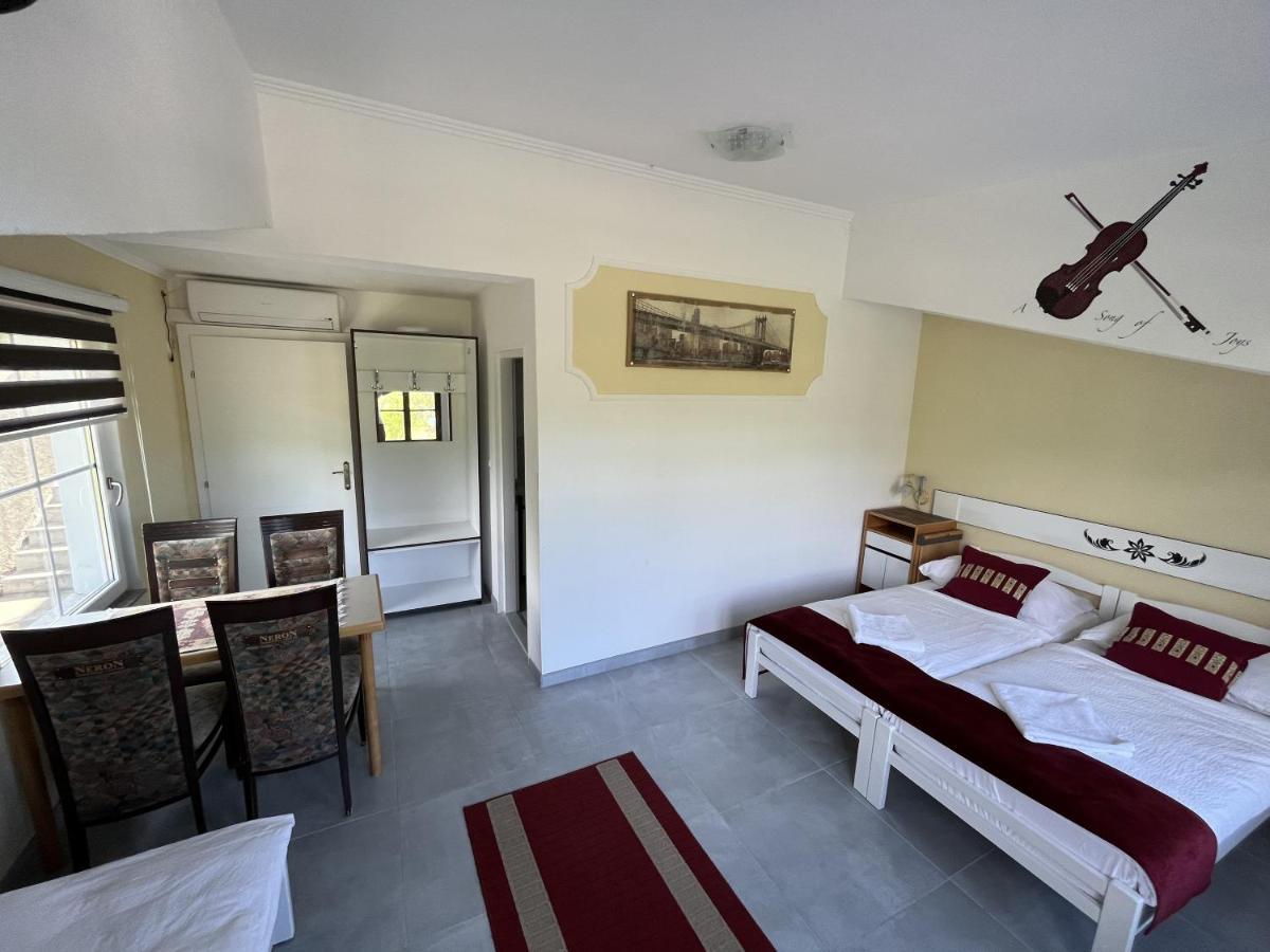 Rooms And Apartments Neron Bihac Lohovo 외부 사진