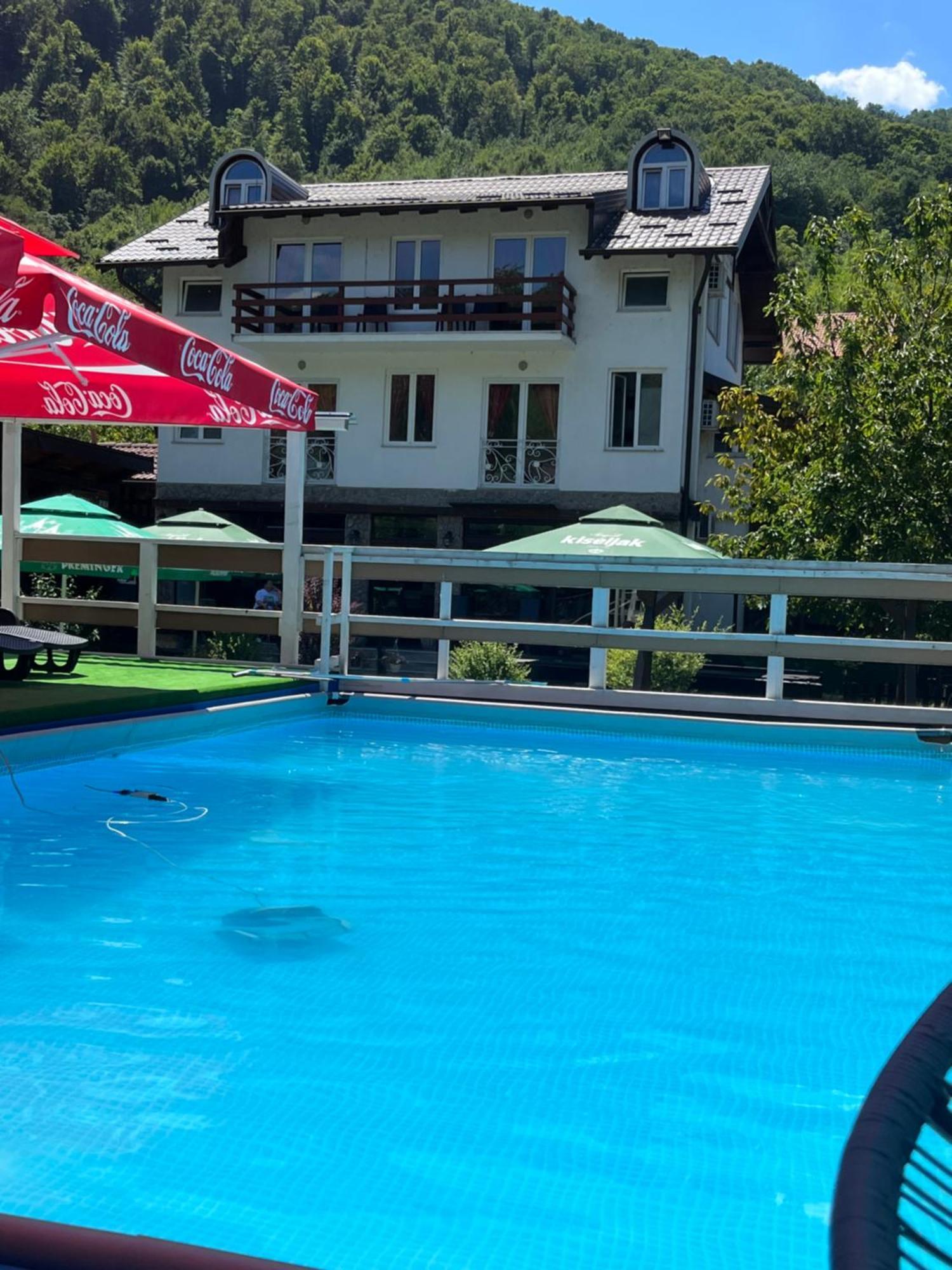 Rooms And Apartments Neron Bihac Lohovo 외부 사진