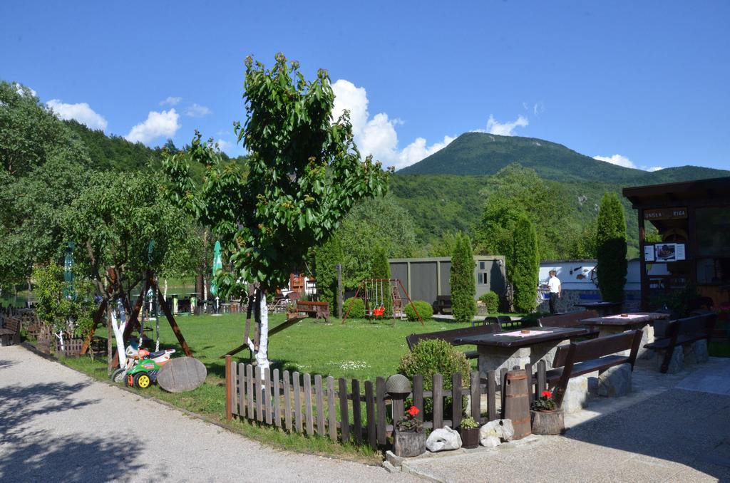 Rooms And Apartments Neron Bihac Lohovo 외부 사진